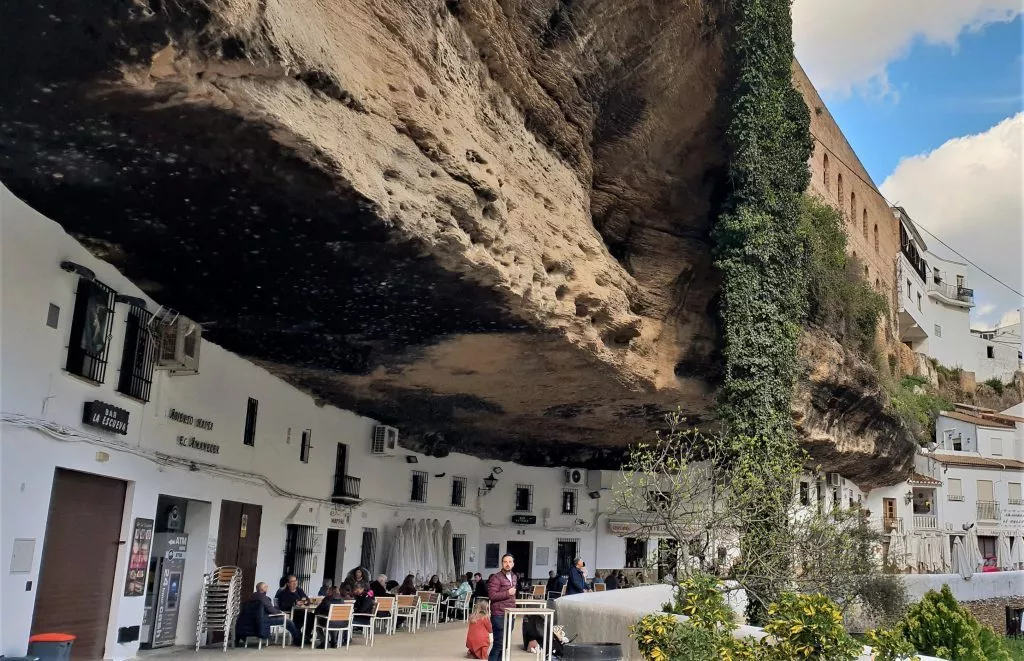 Setenil de las Bodegas, casas enterradas en piedras